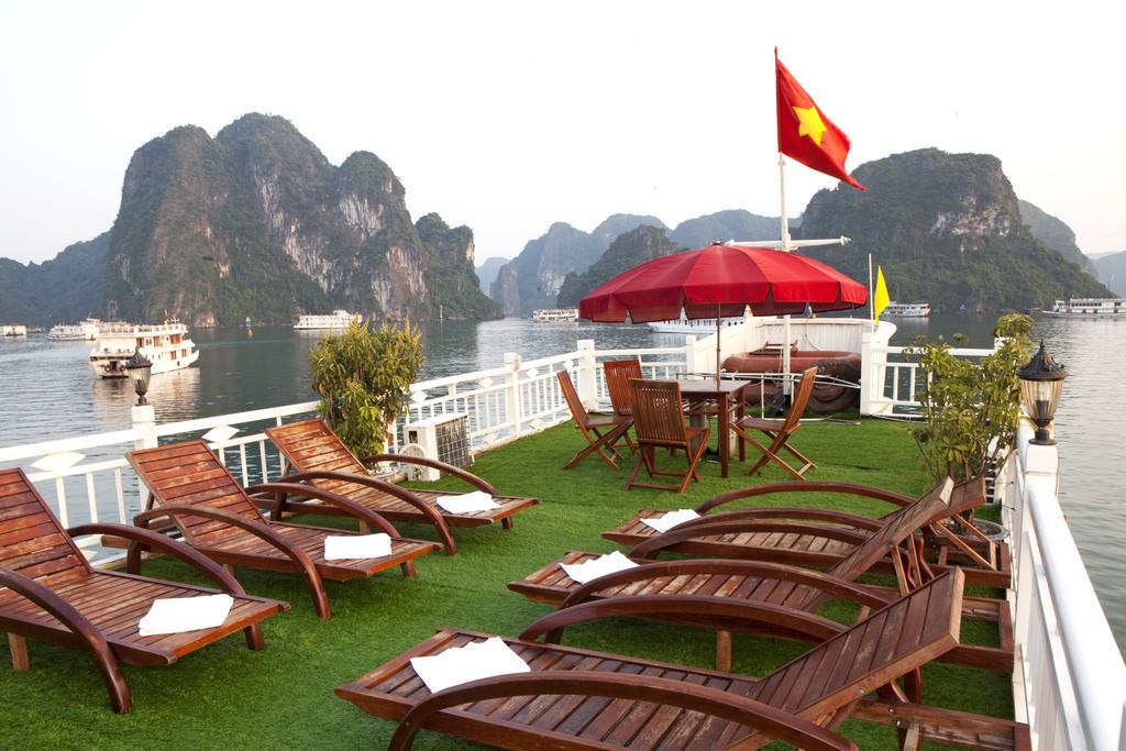 Marguerite Junk Hotel Ha Long Bagian luar foto