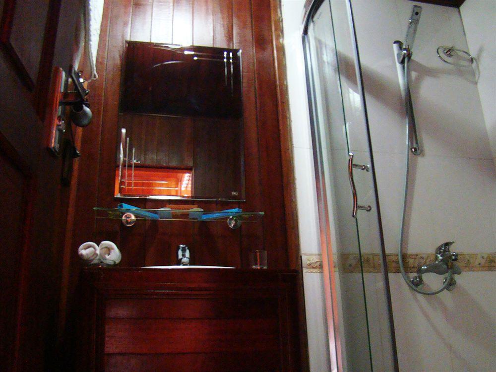 Marguerite Junk Hotel Ha Long Bagian luar foto