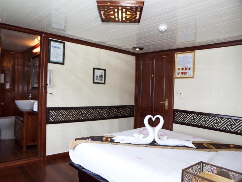 Marguerite Junk Hotel Ha Long Bagian luar foto